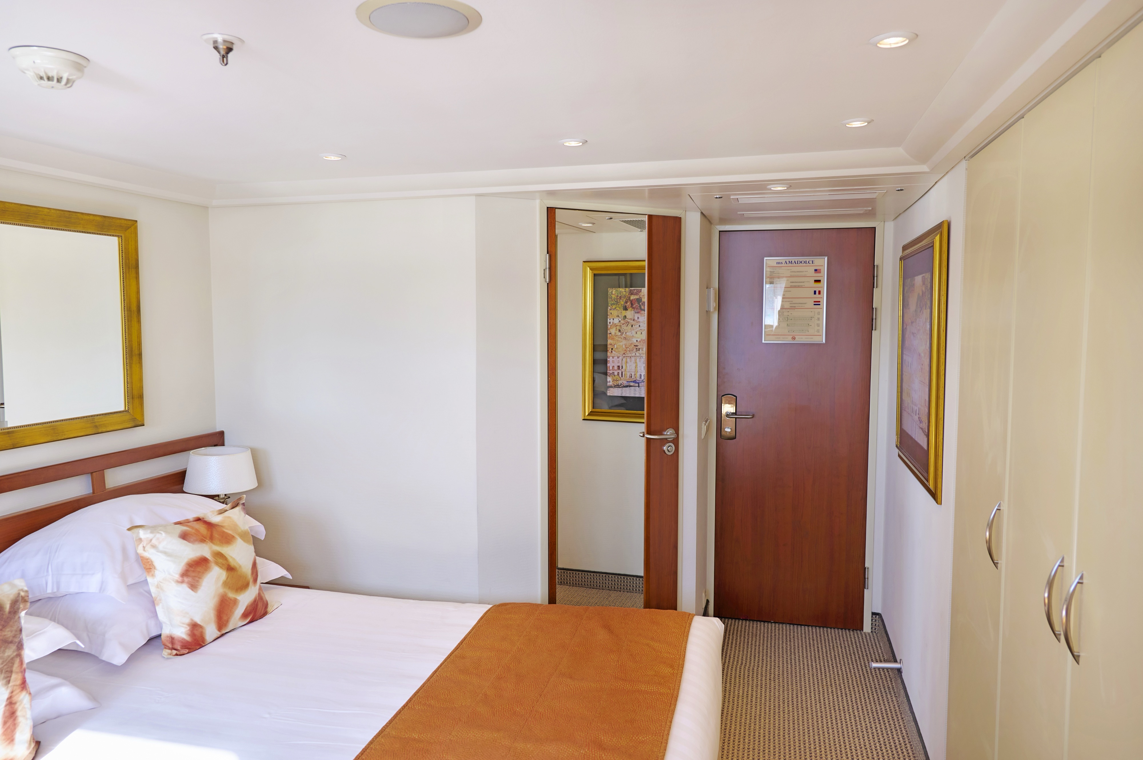 ©AmaWaterways AmaDolce Interior CAT E 3.jpg